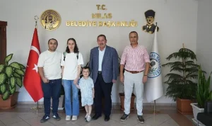 Minik Göktuğ’dan Başkan Fevzi Topuz’a teşekkür ziyareti