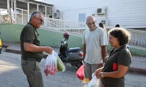 Başkan Topaloğlu’ndan pazar esnafına ziyaret