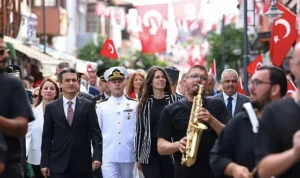 Çeşme kurtuluşunun 104. yılını gururla kutladı