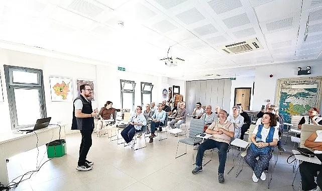 Efes Selçuk’ta Zeytin Üreticilerine Budama Eğitimi
