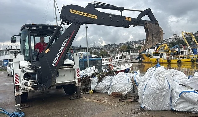 İzmit Körfezi’nde yağış sonrası temizlik mesaisi